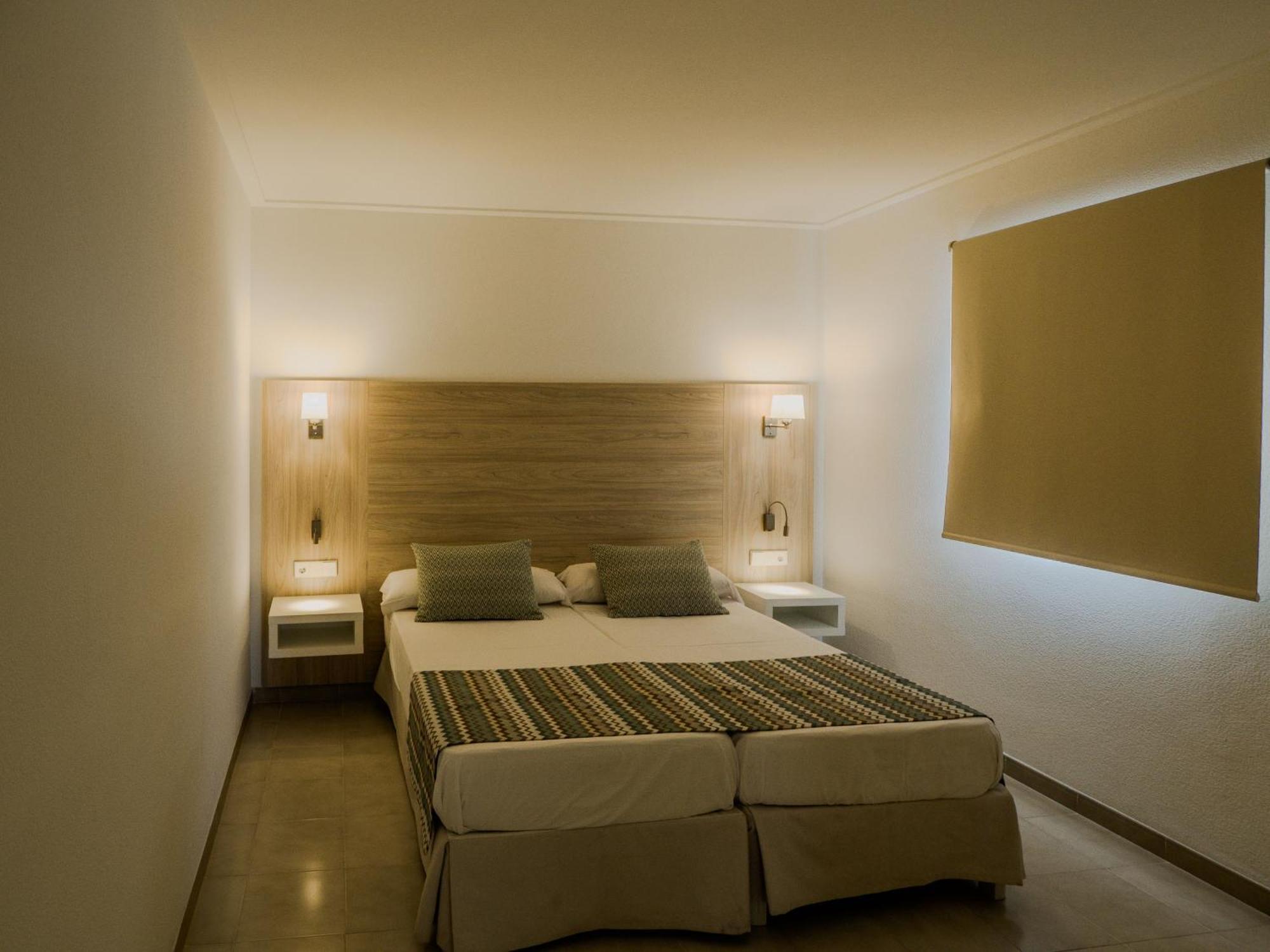 Apartamentos La Santa Maria Cala Millor  Eksteriør billede