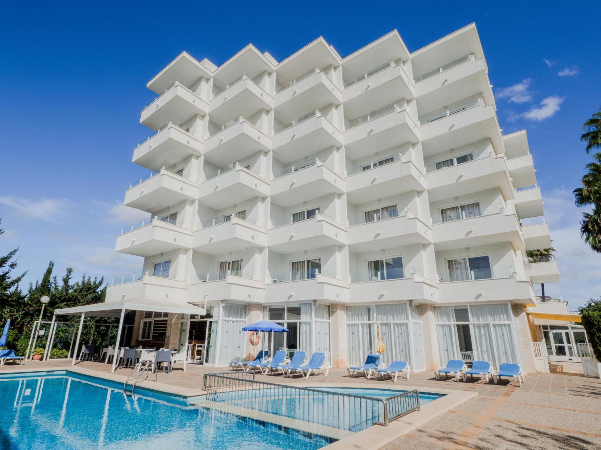 Apartamentos La Santa Maria Cala Millor  Eksteriør billede